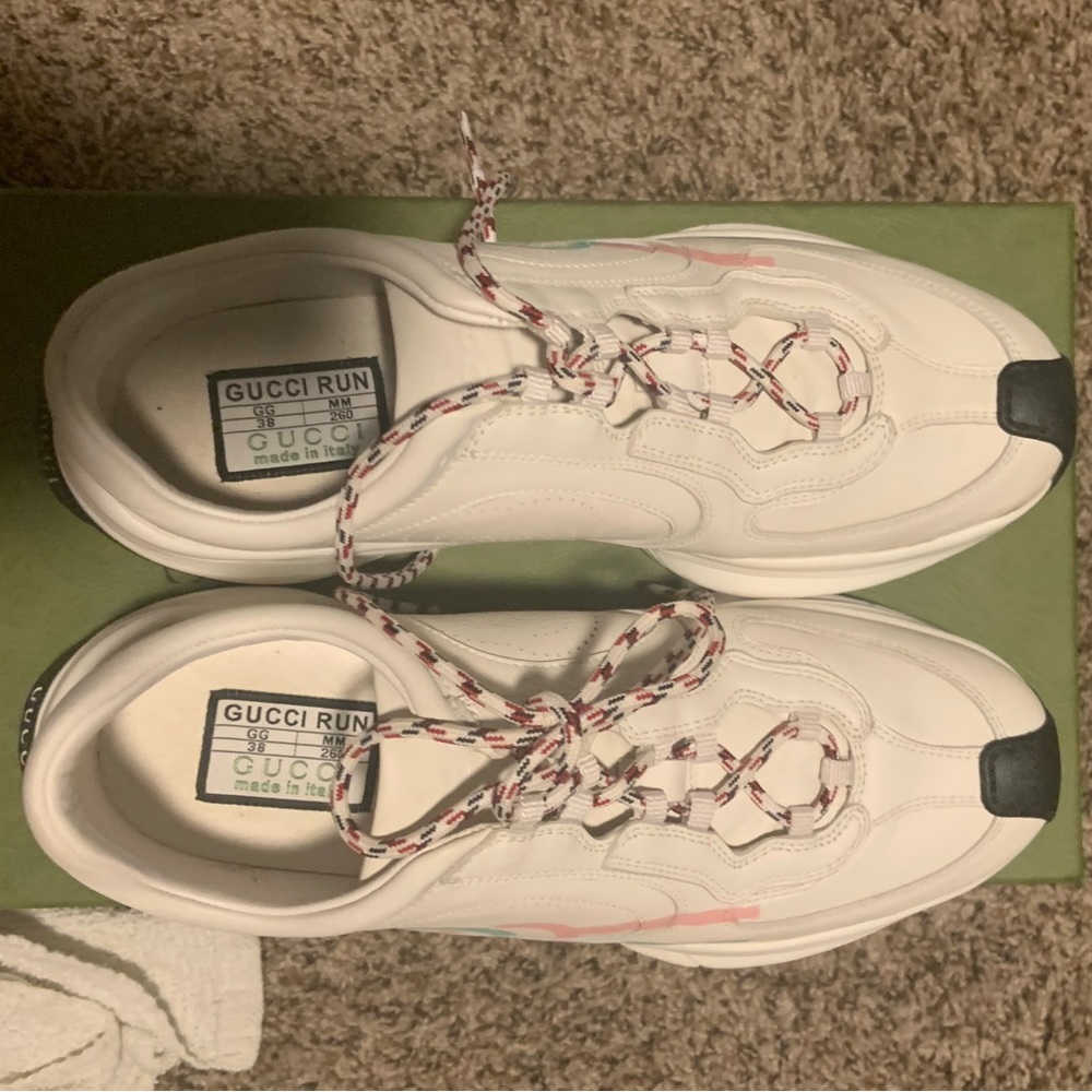 Women Gucci Run Sneakers